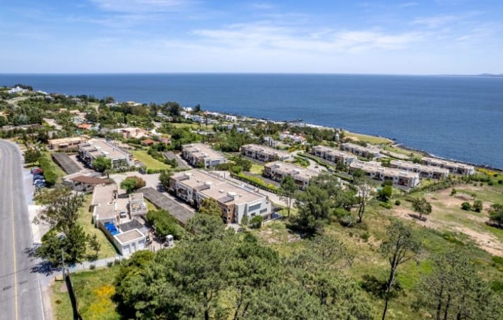 QUARTIER PUNTA BALLENA. 3 dormitorios con vista al mar