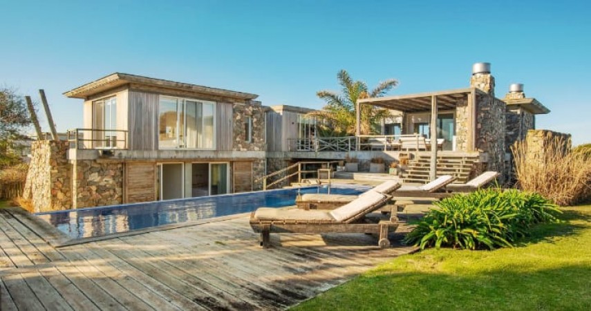 JOSE IGNACIO. Casa con vista a playa Brava y Mansa
