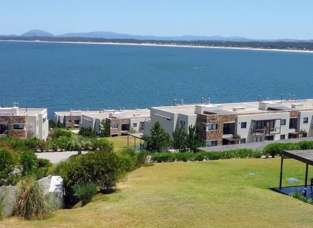 QUARTIER PUNTA BALLENA. 1 dormitorio vista al mar con parrillero