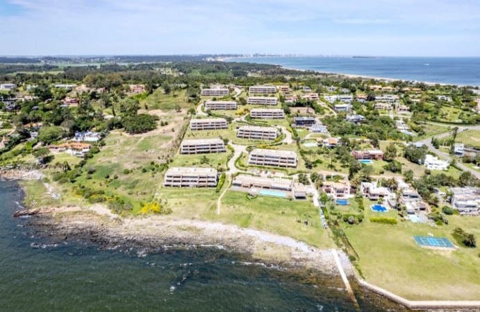 QUARTIER PUNTA BALLENA. 3 dormitorios con vista al mar