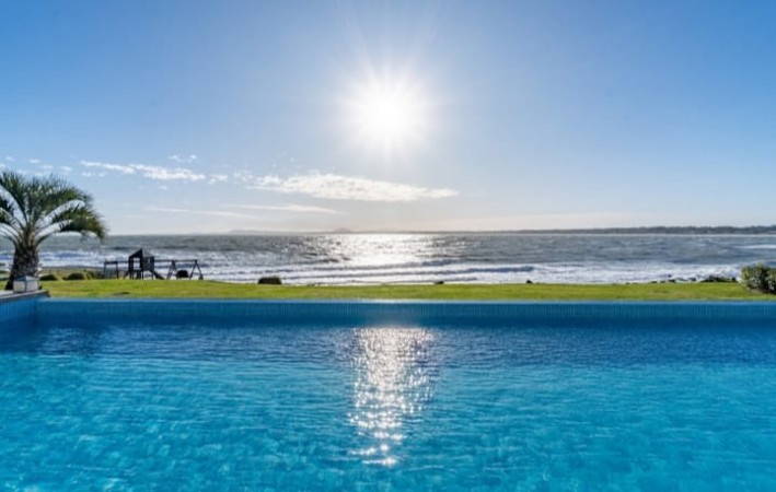QUARTIER PUNTA BALLENA. 3 dormitorios con vista al mar