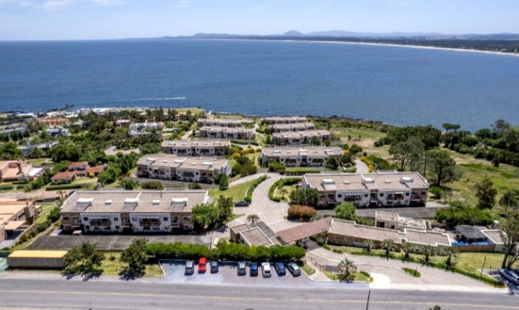 QUARTIER PUNTA BALLENA. 3 dormitorios con vista al mar